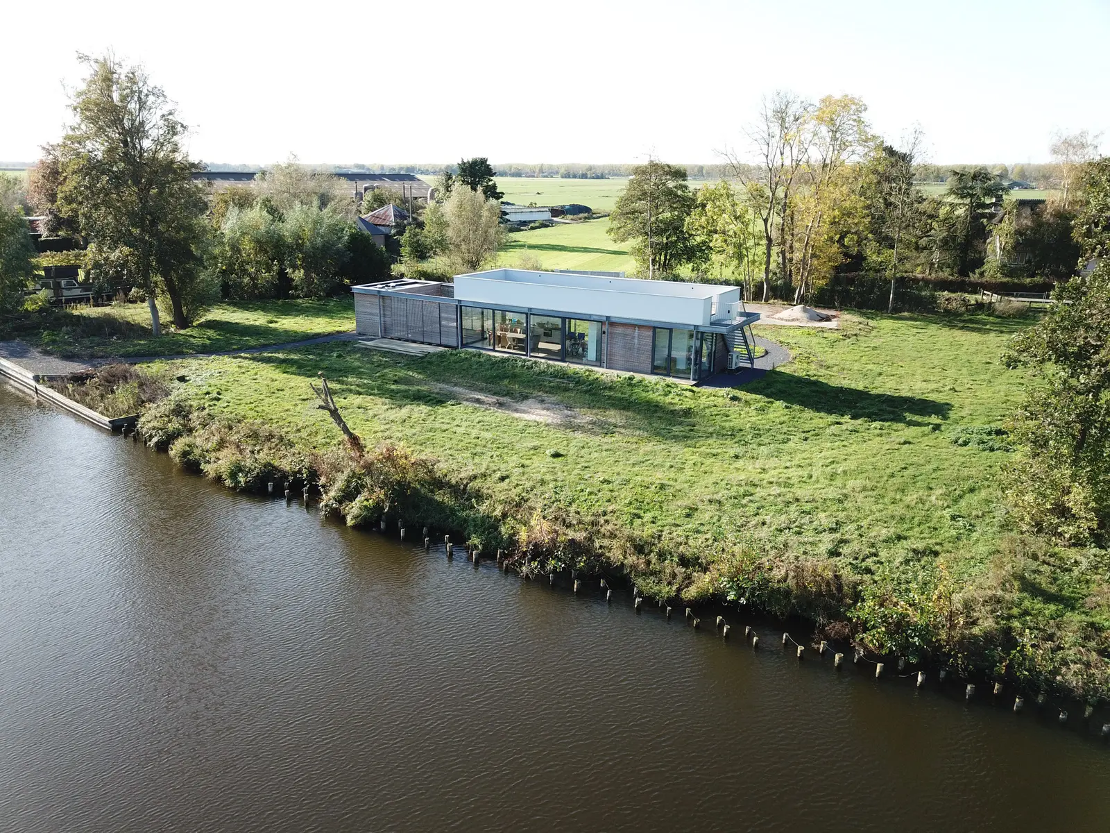 Recreatiewoning aan de Vecht met zichtlijnen over het landschap