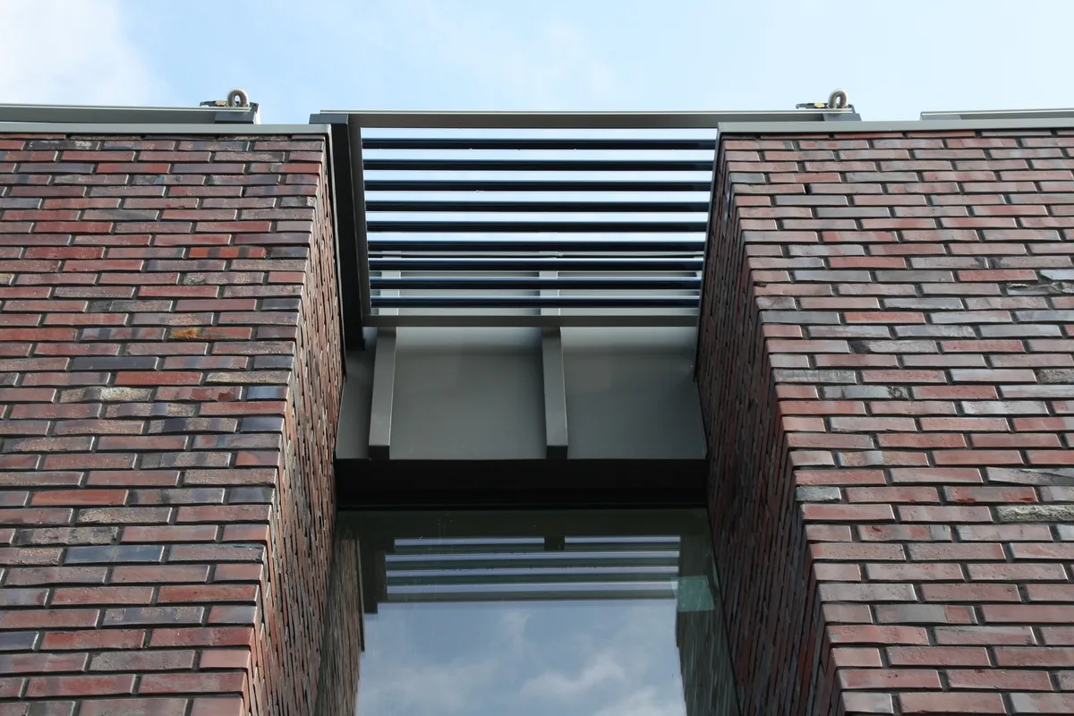 Slaaphuis met beloopbaar dak dat tuin en woning functioneel verbindt