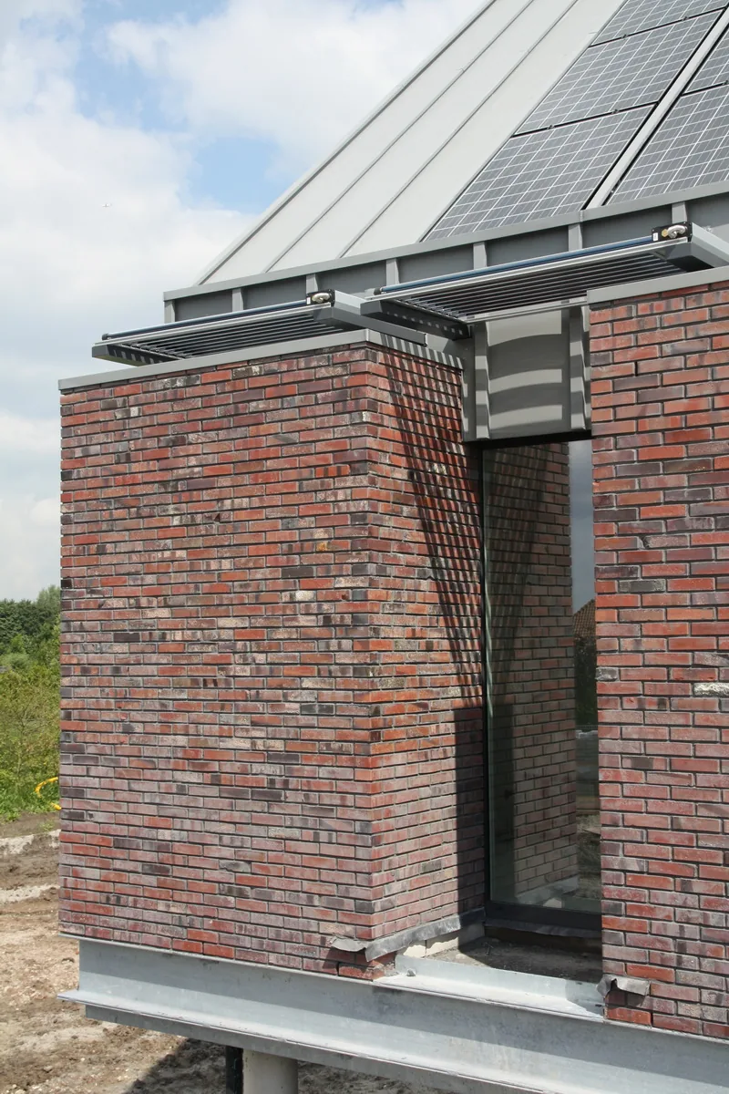 Verhoogd woonhuis in Overgooi met zichtlijnen naar omliggende bosstroken