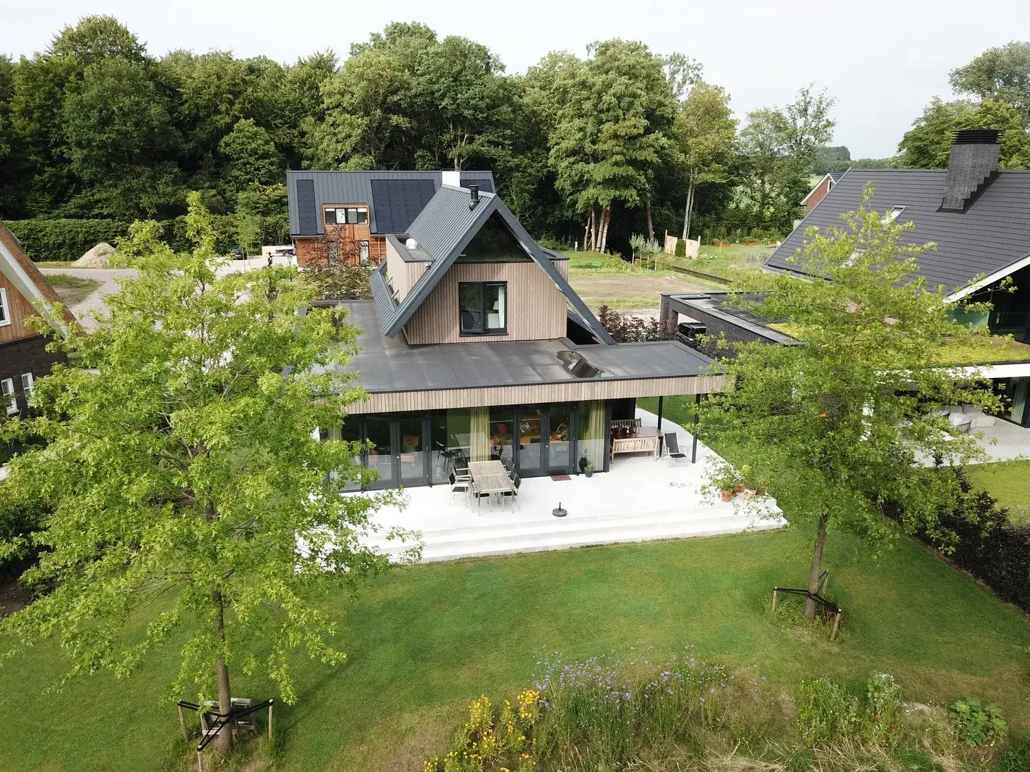 Vergunningsvrije overkapping als verlengstuk van wonen en landschap