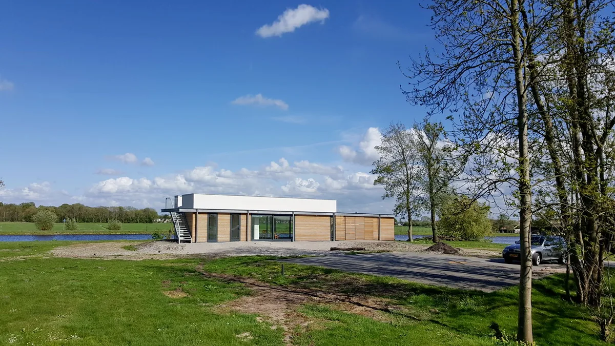 Souterrain met slaapkamers en daglicht door slim gebruik van het maaiveld