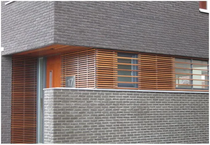 Gevelbeeld in één thema voor woning en studio - herkenbaar in de dwarsstraat