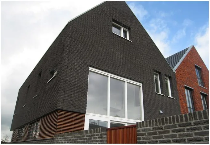 Woning met studio in Cronenburgh - situatie met garage/studio aan de dwarsstraat