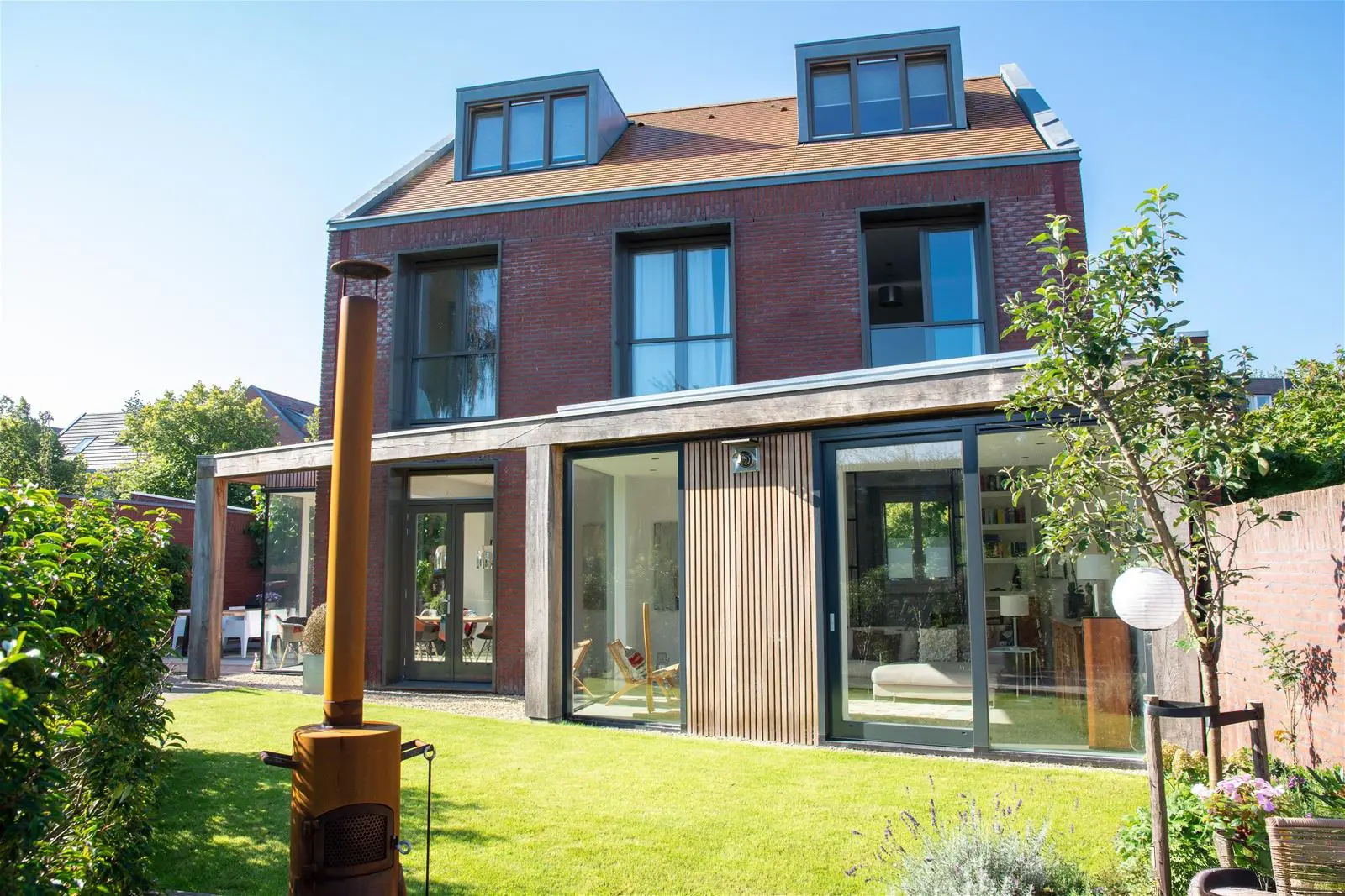 Uitbouw bij U-vormige woning Cronenburgh