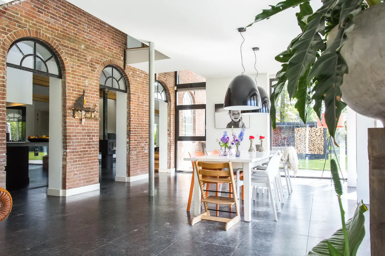 Architectonische verbinding tussen oude boerderij en moderne uitbouw in Laag Keppel (Achterhoek)