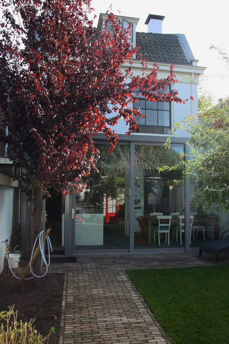 Architect Vreeland Glazen aanbouw bij rijksmonument