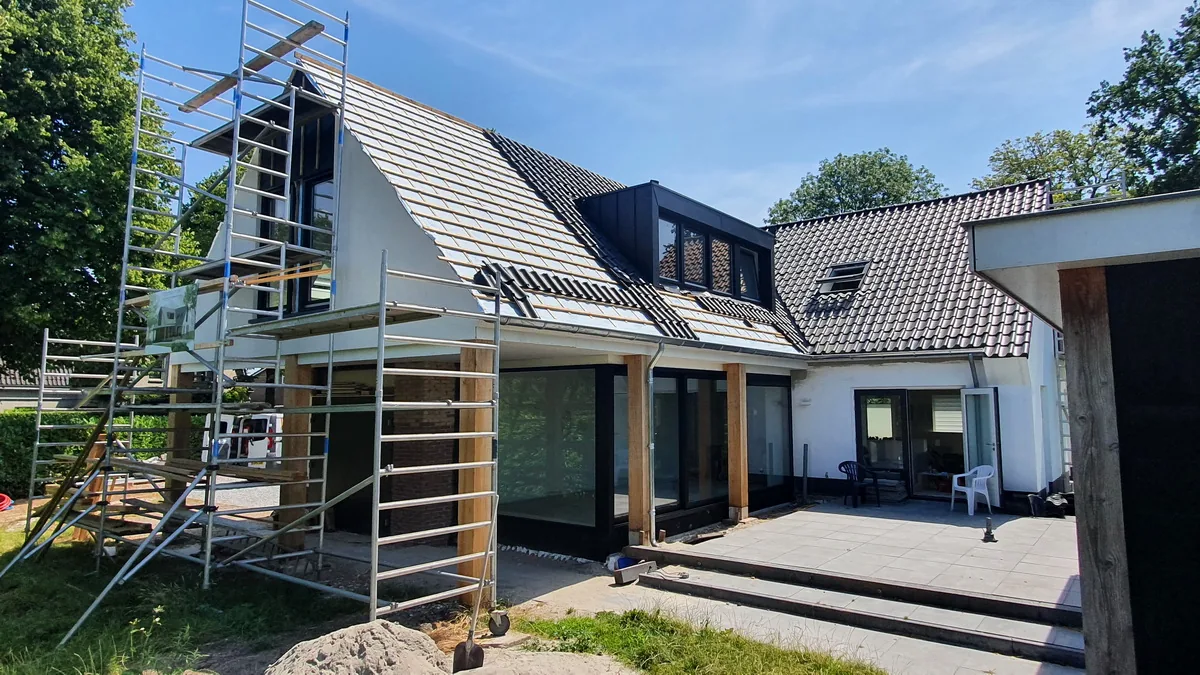 Architect Loenen aan de Vecht Kap doorgetrokken over garage met tuinkamer