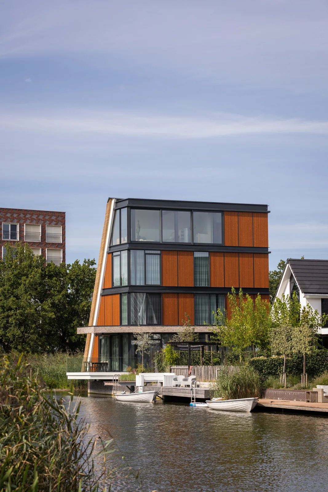 Geveldetail met verfijnde verhoudingen en zorgvuldig materiaalgebruik