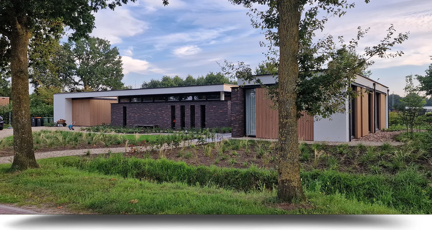 Architect Achterhoek Moderne villa met patio's in Ruurlo