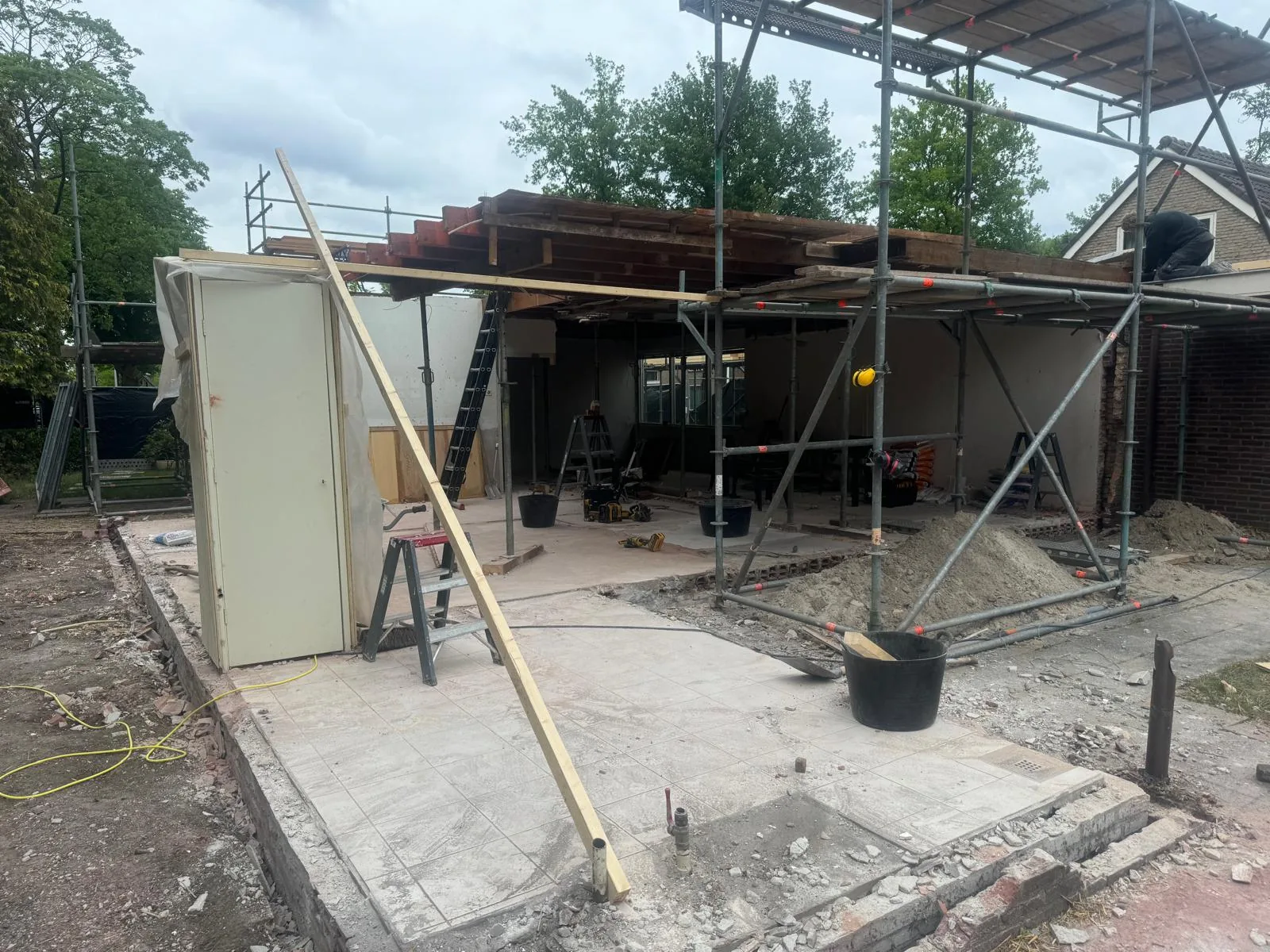 Renovatie in uitvoering - herindeling en uitbreiding met extra ruimtes en dakkapellen