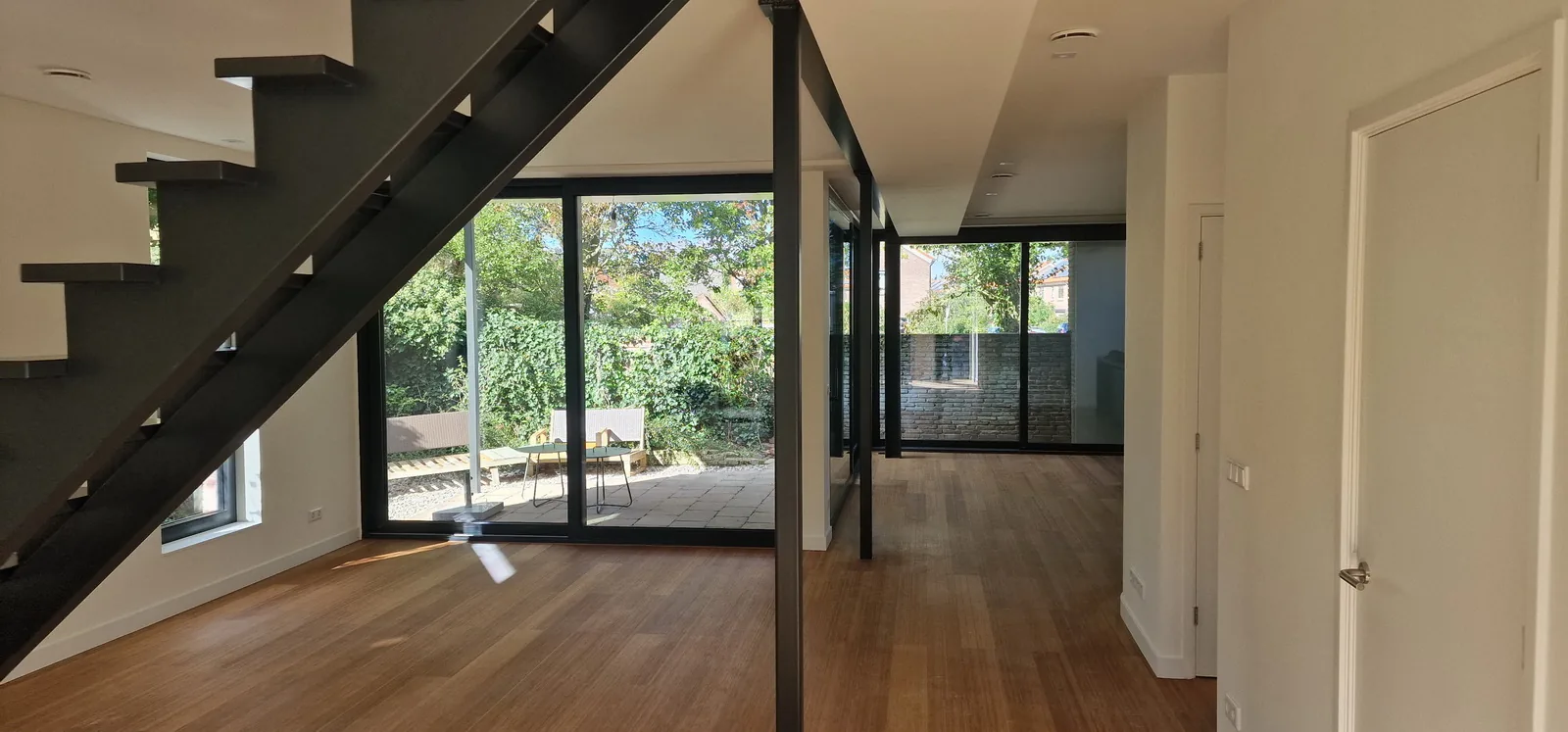 Gevelbeeld na upgrade: waardevermeerderende verbouw met moderne architectuur