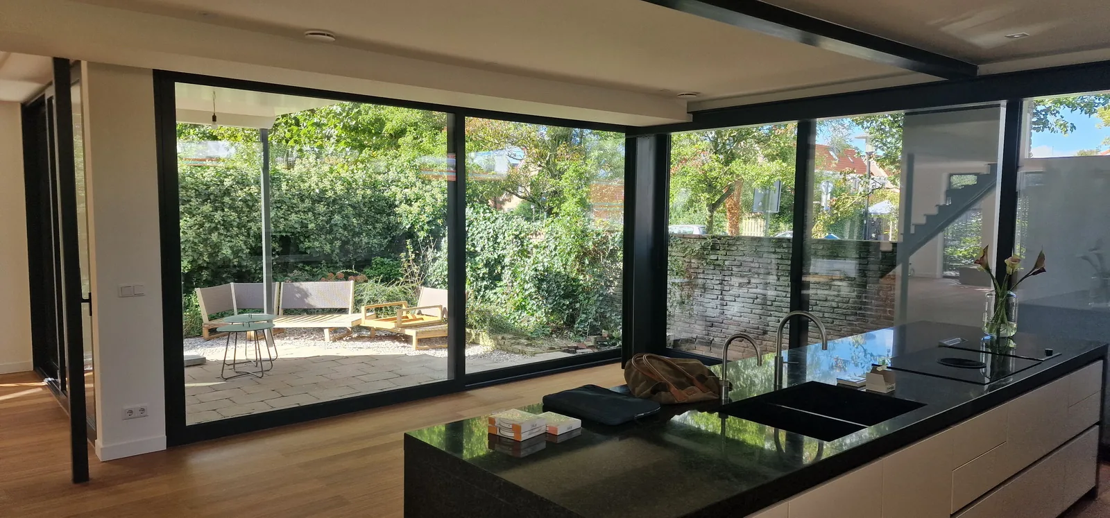 Moderne aanbouw gekoppeld aan bestaande woning in Loenen aan de Vecht