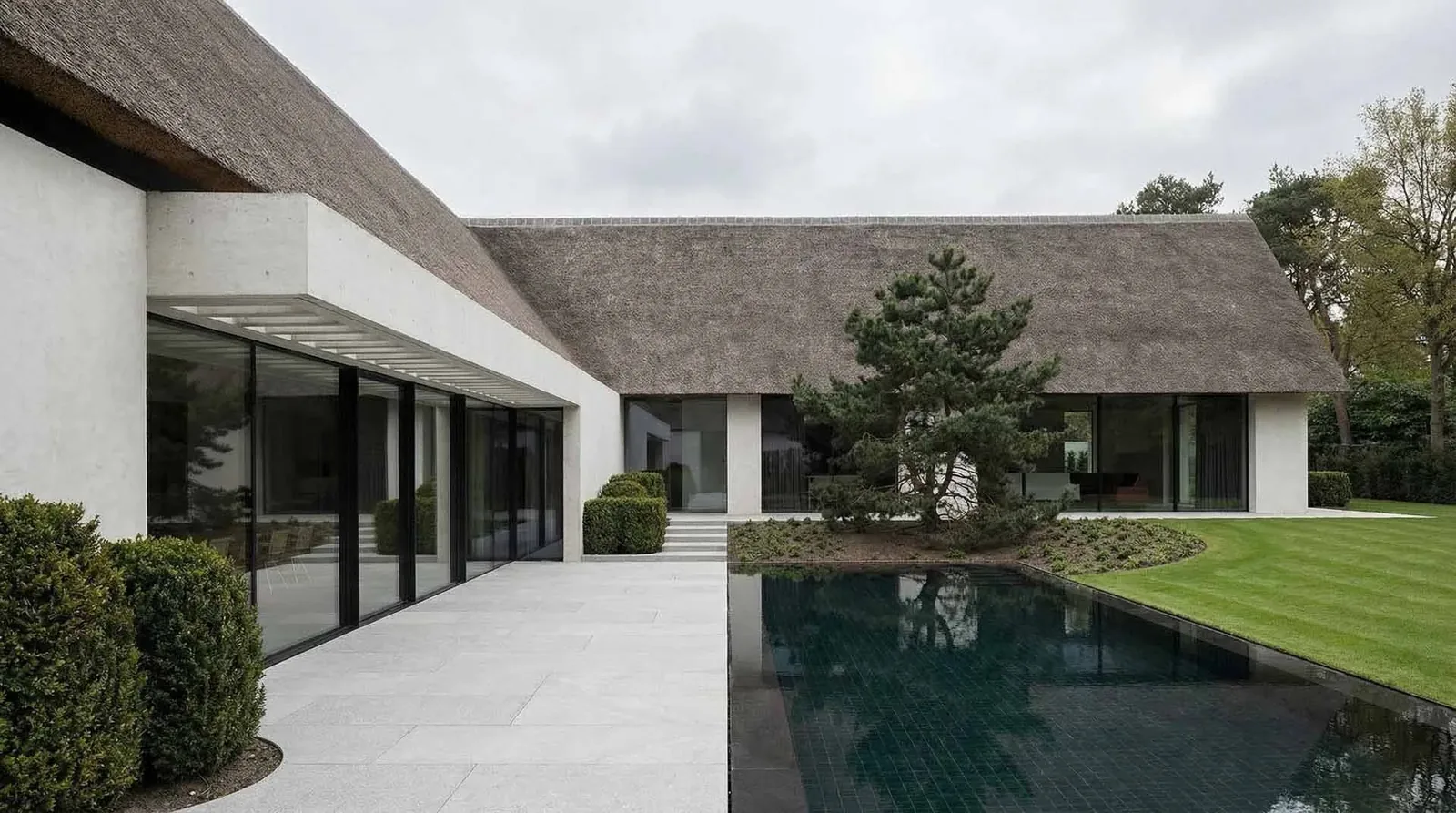 Villa Bosch en Duin - luxe moderne boerderij met rieten kap en maximale privacy