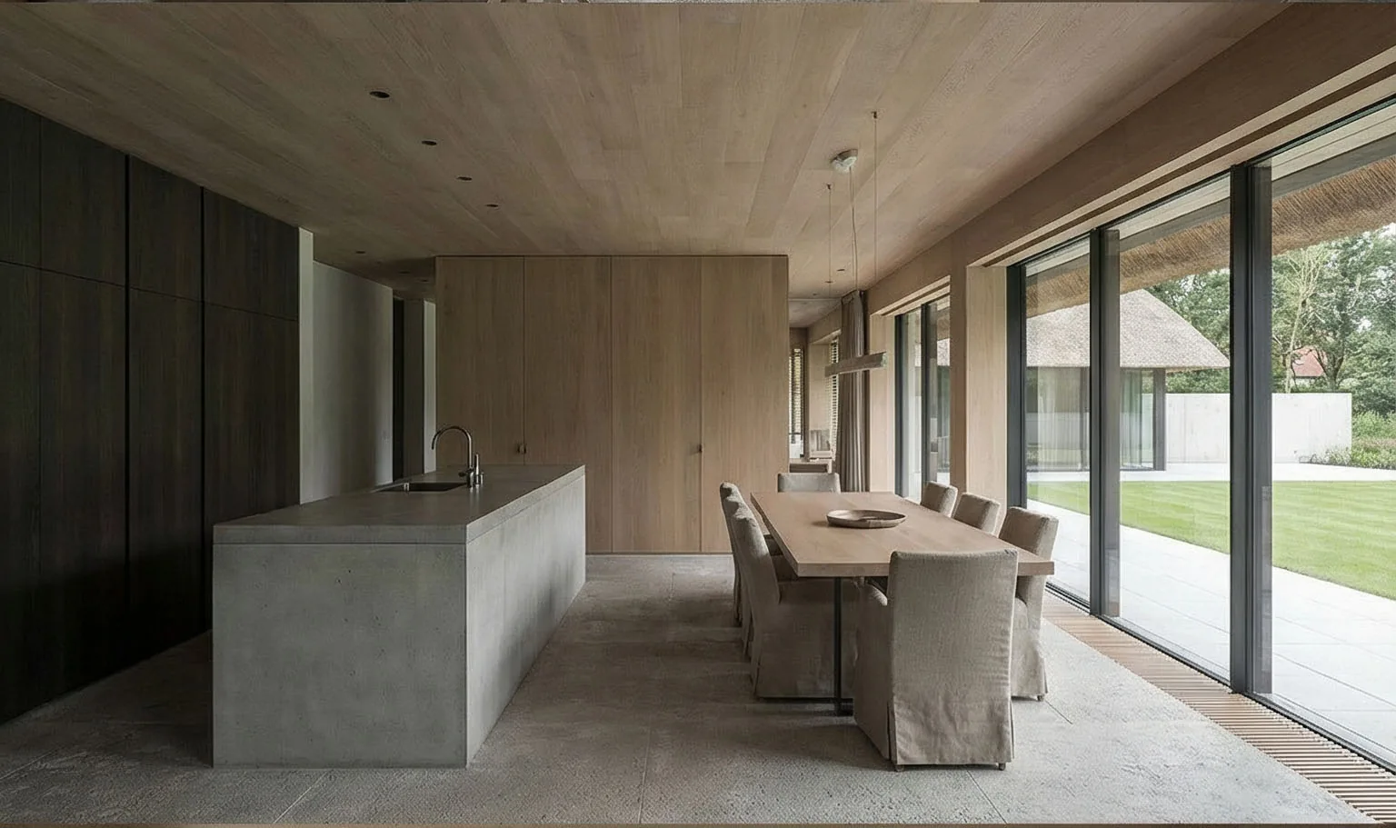 Open leefruimte in Villa Bosch en Duin met hoogwaardige afwerking