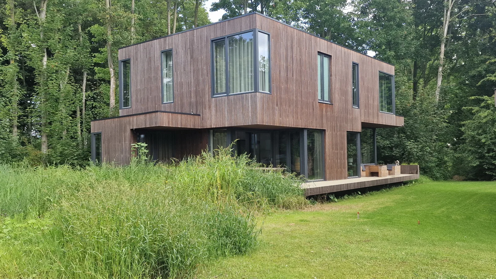 Houten villa Kreekbos 17, Almere Duin – moderne villa architectuur met rustige verhoudingen