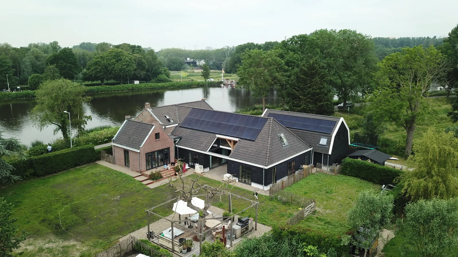 Herbestemming van boerderijensemble in Amstelland met behoud van erfkarakter