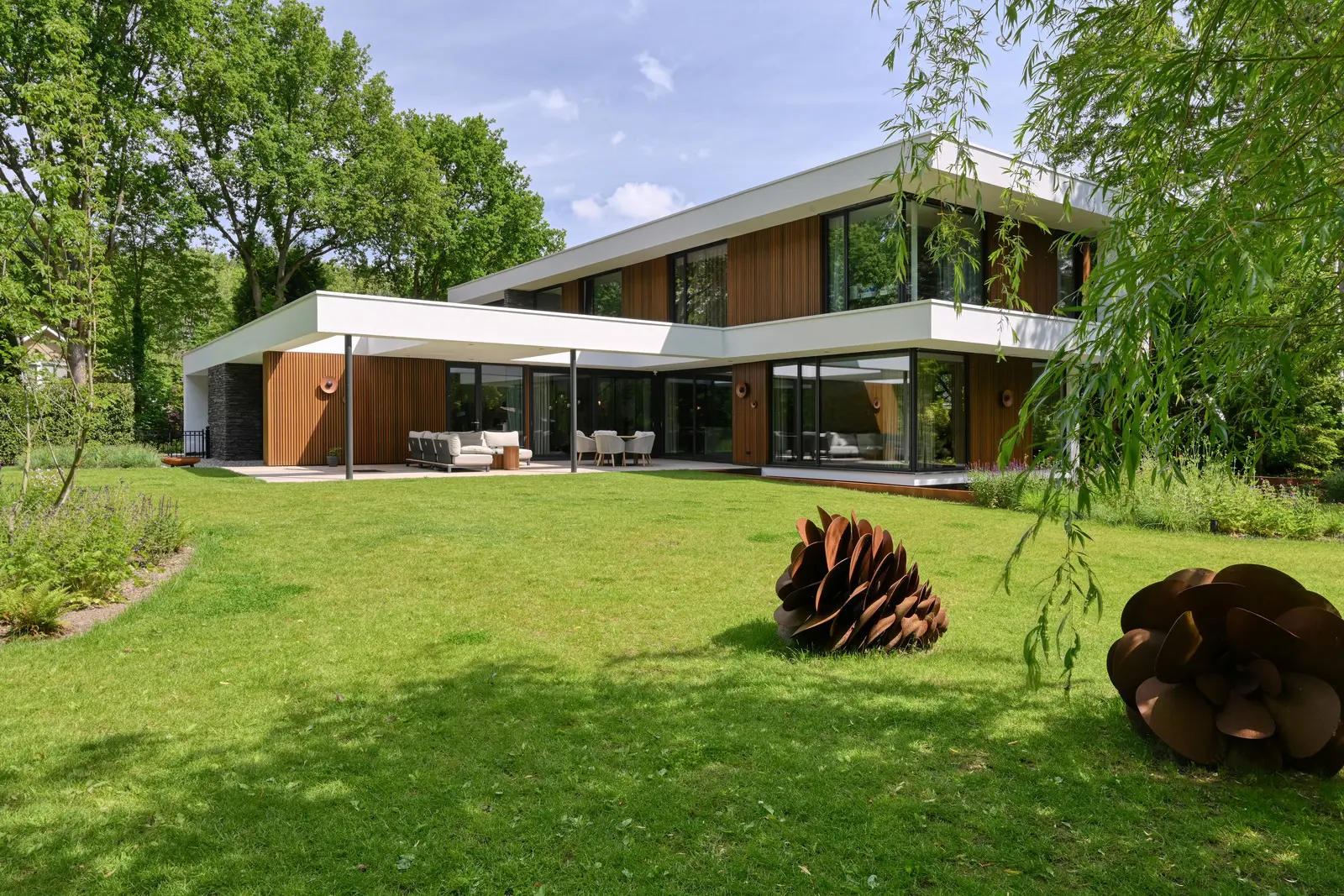 Oorspronkelijke villa in Lelystad voorafgaand aan de transformatie